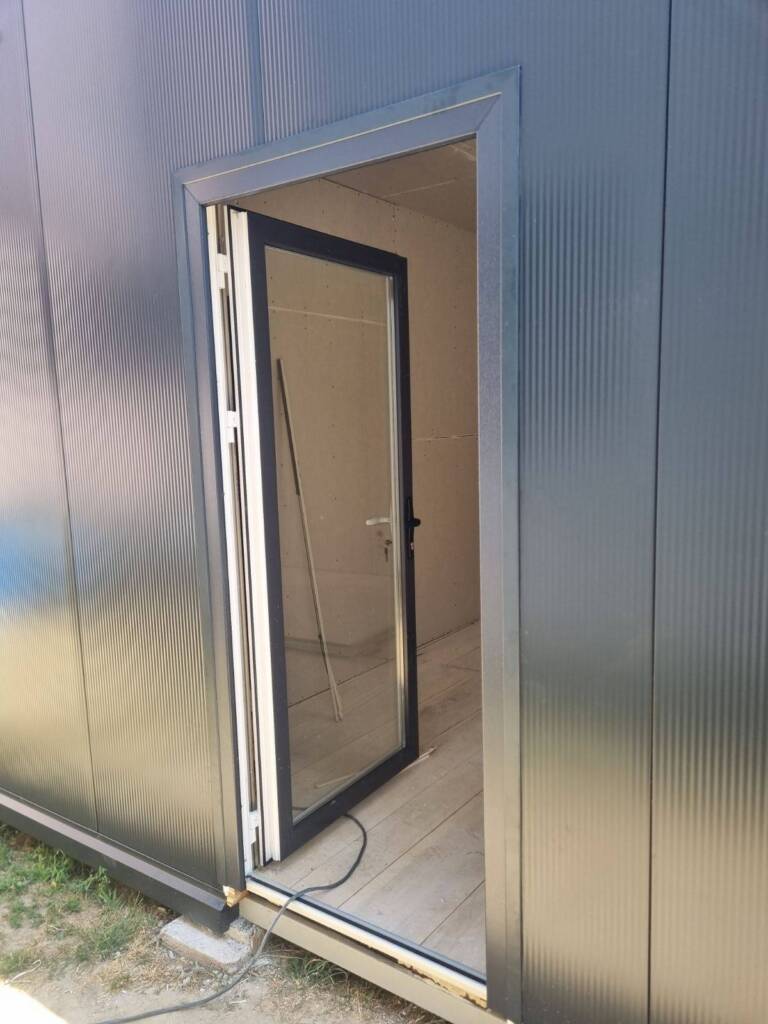 PVC i ALU Stolarija za Montažne Kontejnere